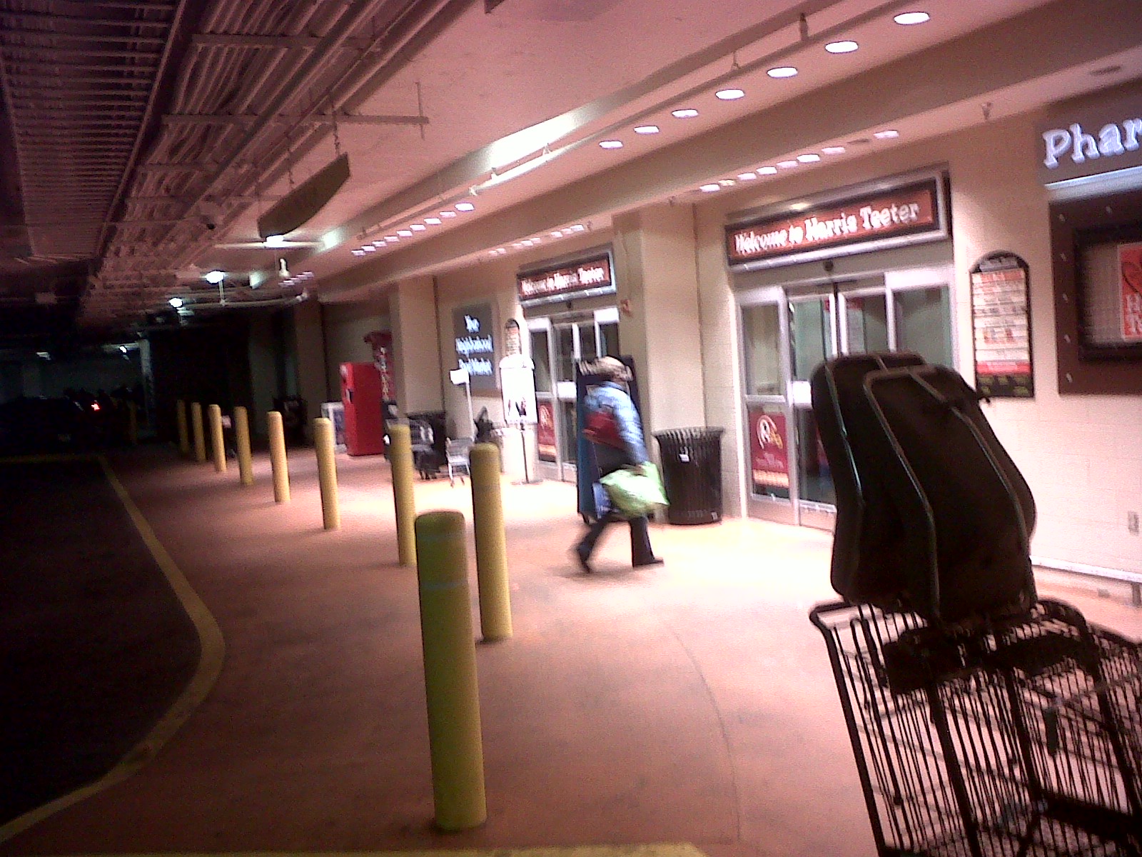 Harris Teeter parking entrance