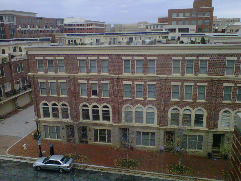 Alexandria's Carlyle City Residences