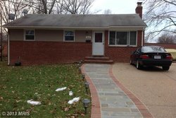 A Single family house in 3214 Holly Hill Dr E Falls Church VA 22042