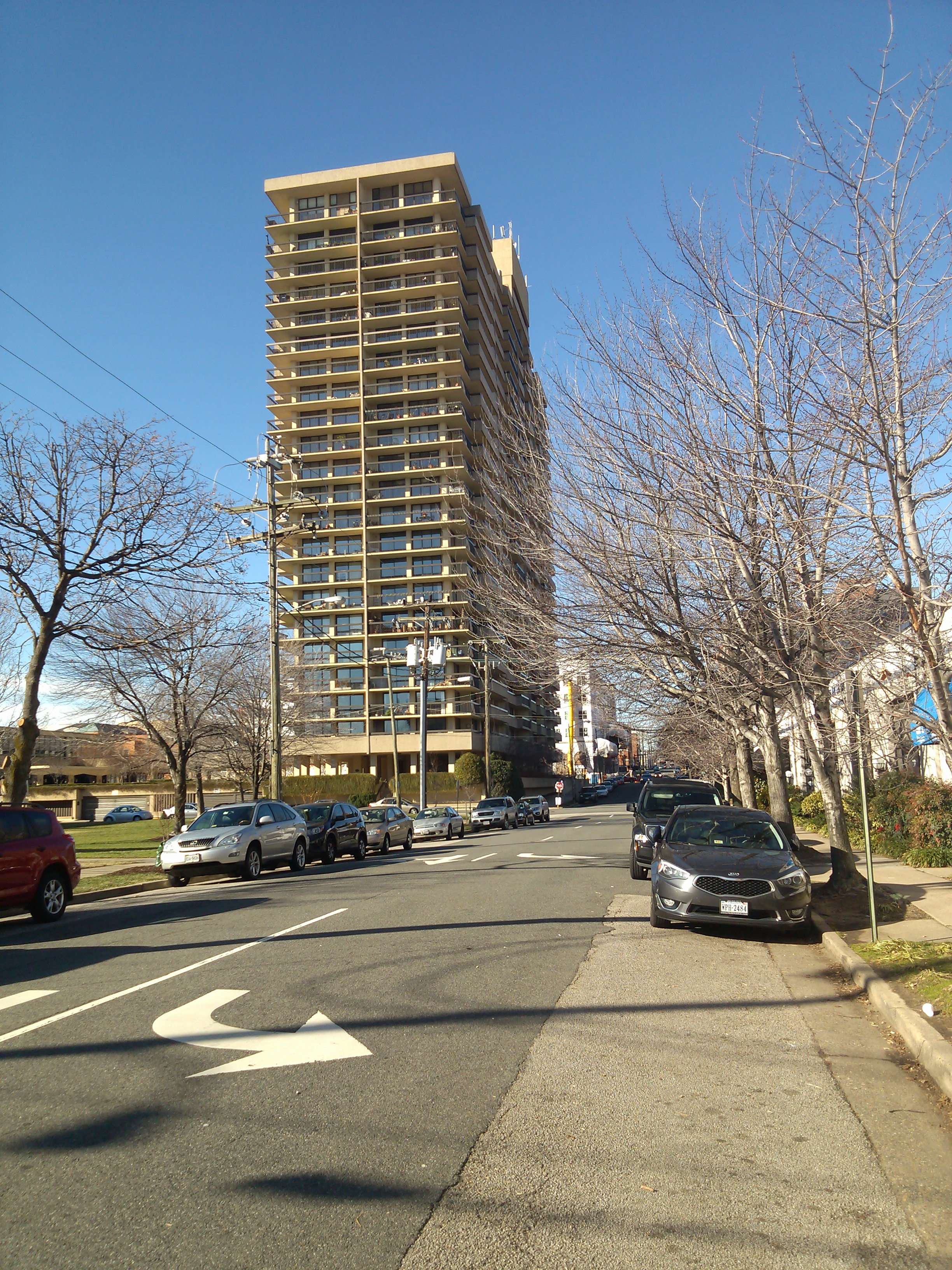 Alexandria House is close to a strip of businesses in North Old Town