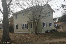 A single famioly homes at 3026 Fairmont St Falls Church VA 22042