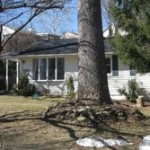 A single afmily homes at 6384 Lakewood Dr Falls Church VA 22041