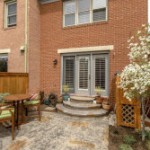 townhouse with nice frontyard