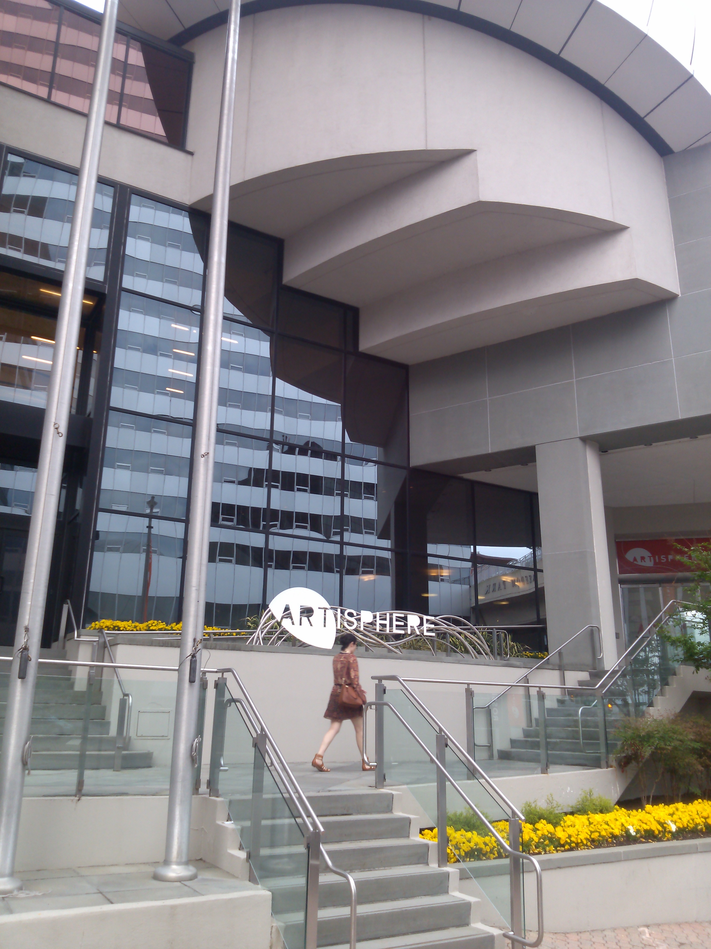 On the second floor of the Artisphere there is the Dome Theatre