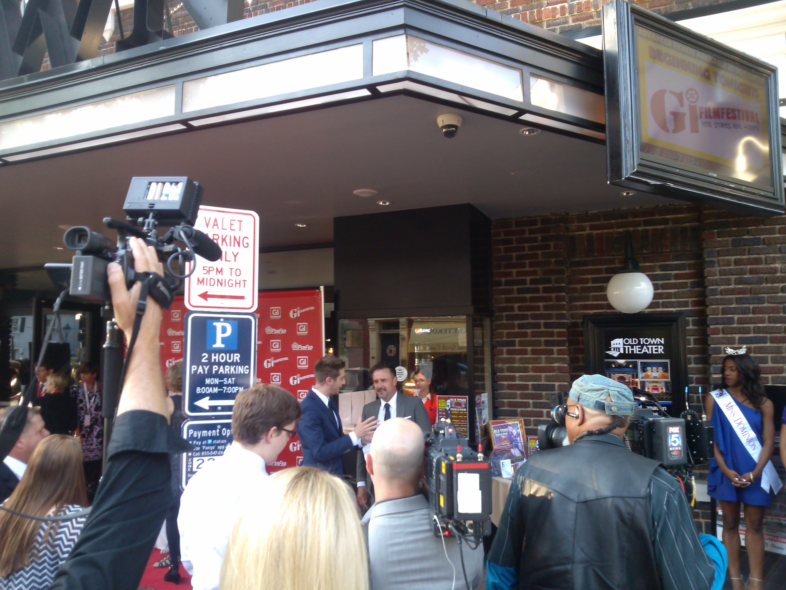 David Arquette gets a his photo taken