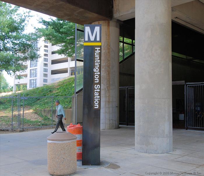 Entrance to Huntington Metro