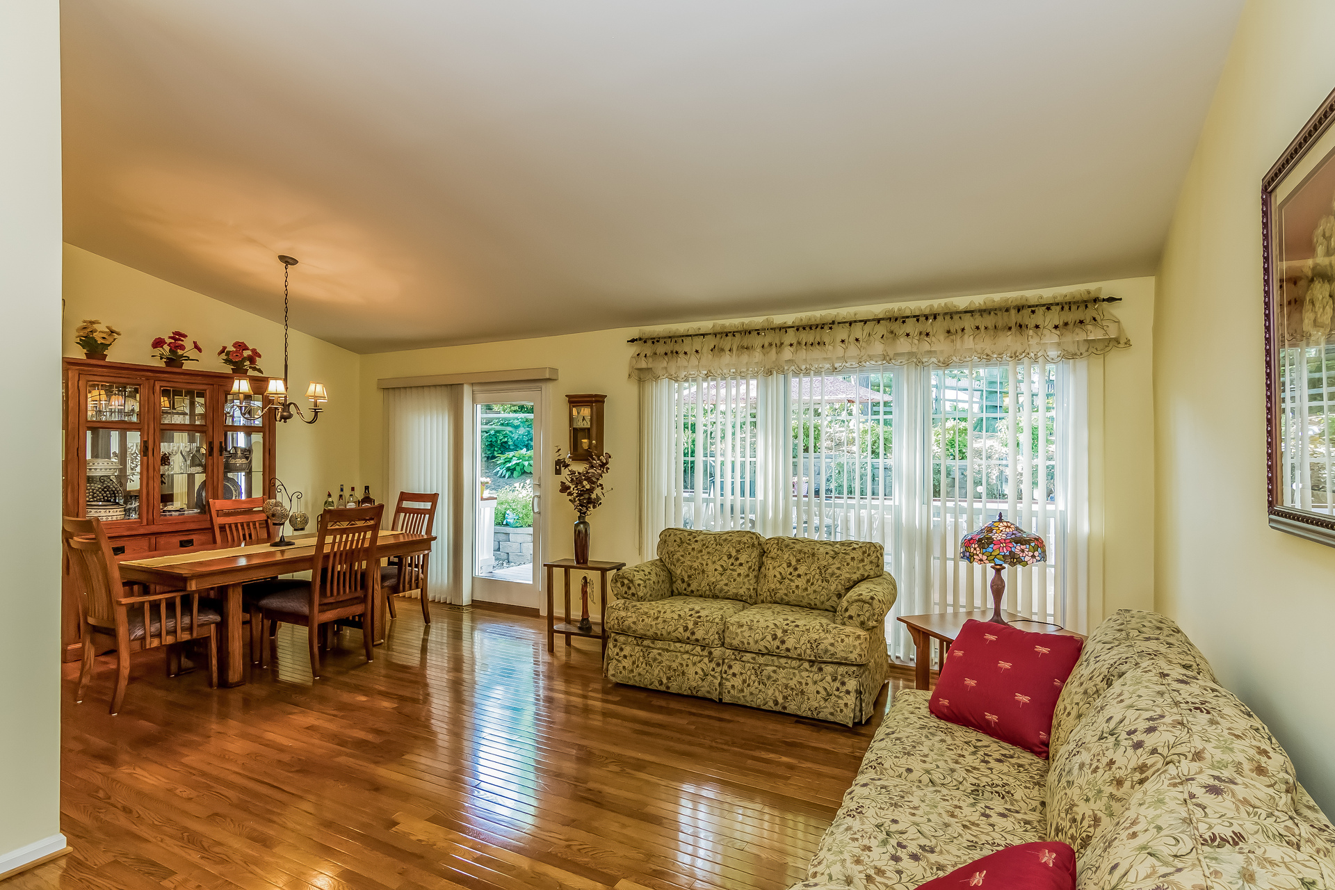 005-Family_Room-1736445-medium