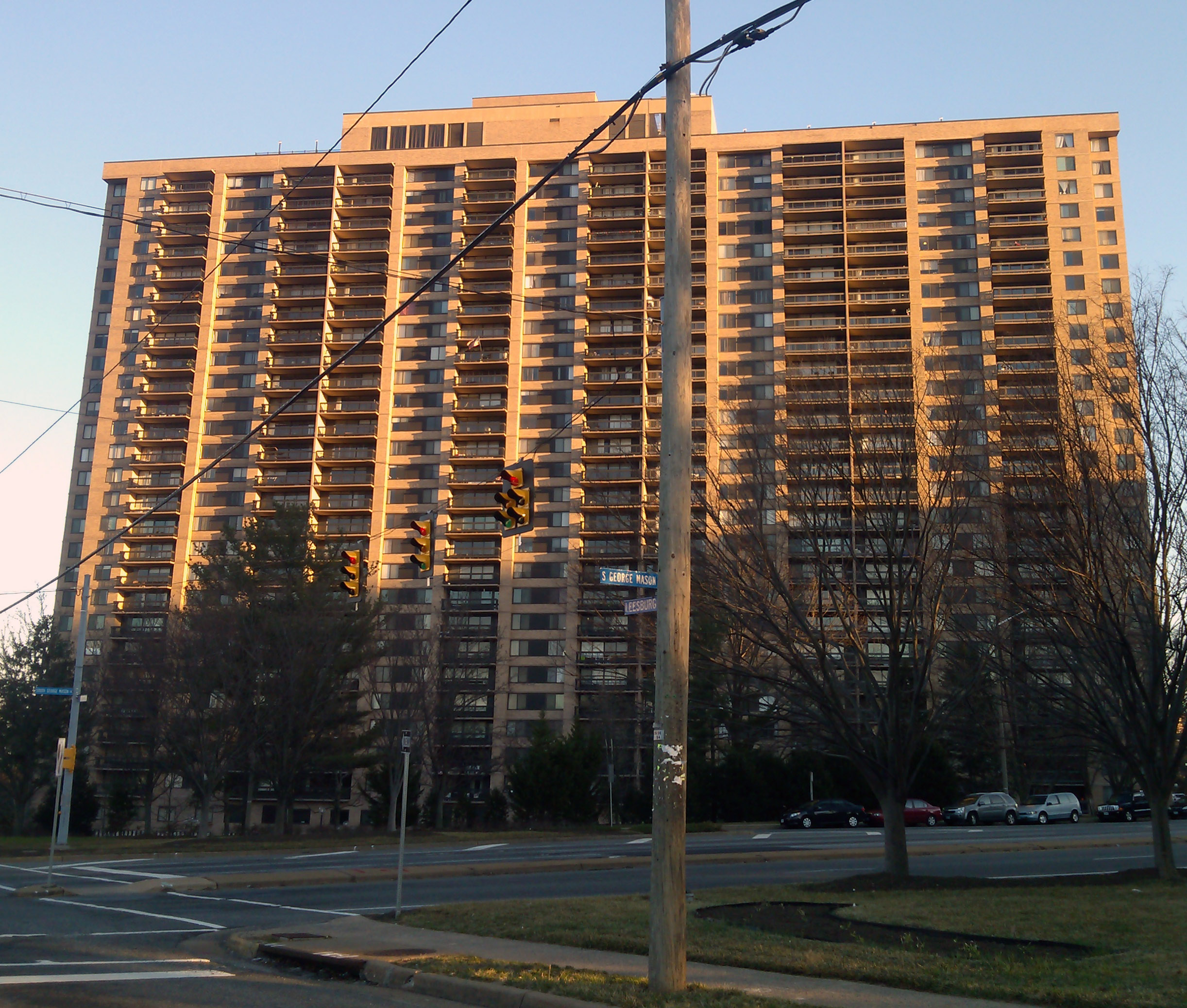 Skyline Plaza is a high rise condominium
